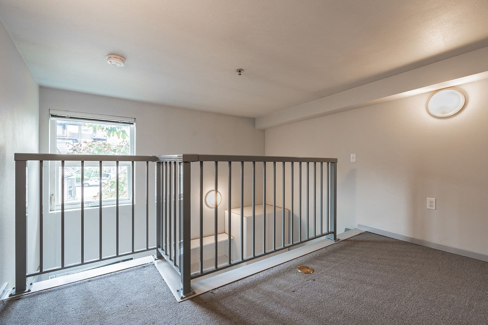 Seattle Apartment: 422 11th Ave E