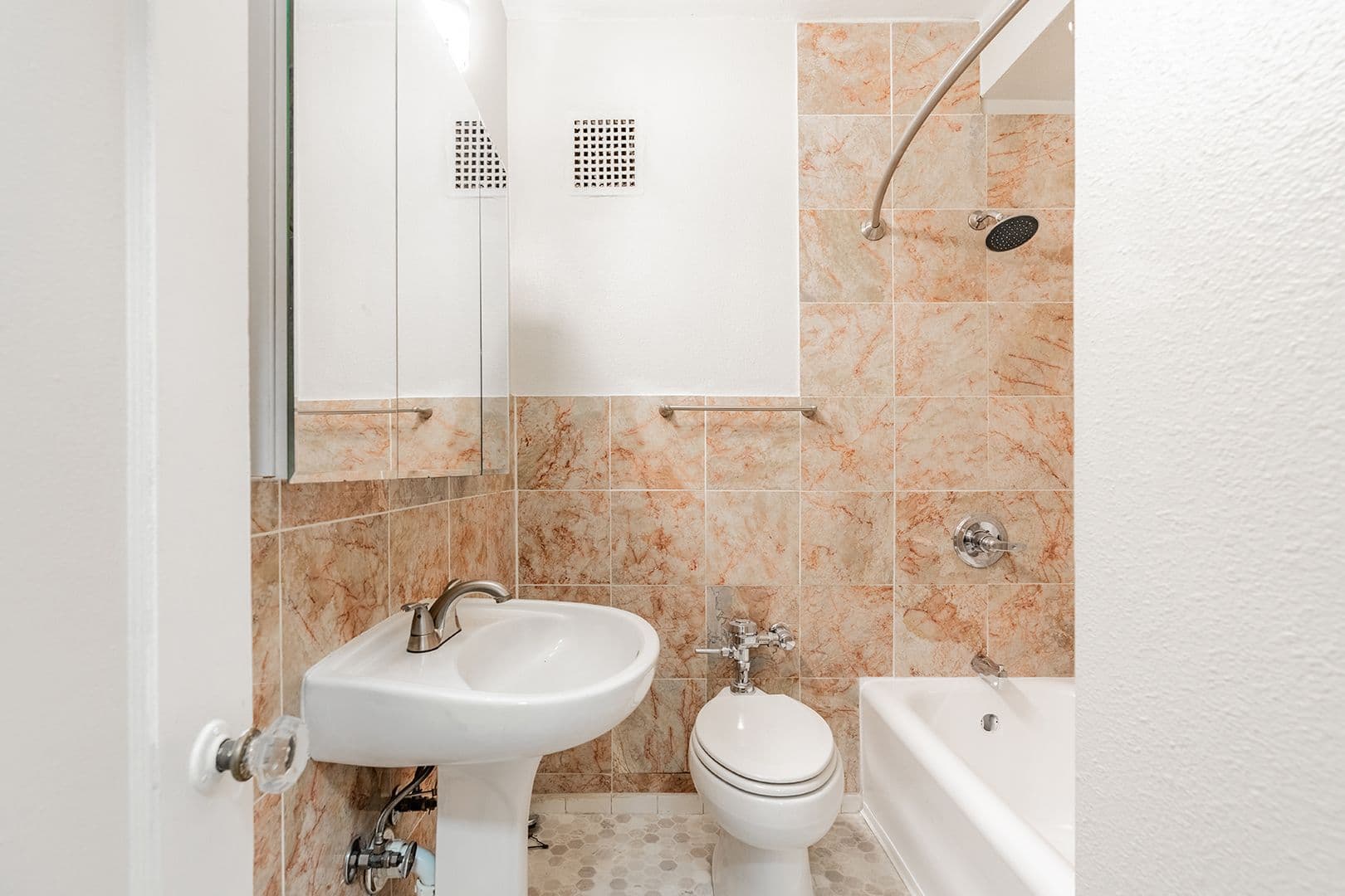Seattle Apartment: 1705 Belmont Ave