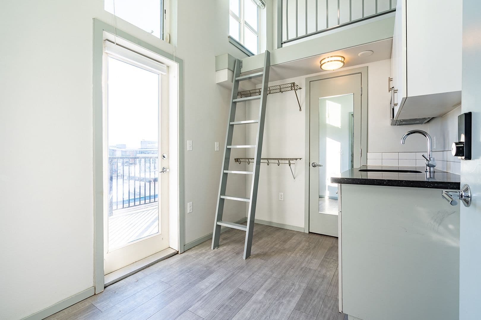 Seattle Apartment: 3266 SW Avalon Way