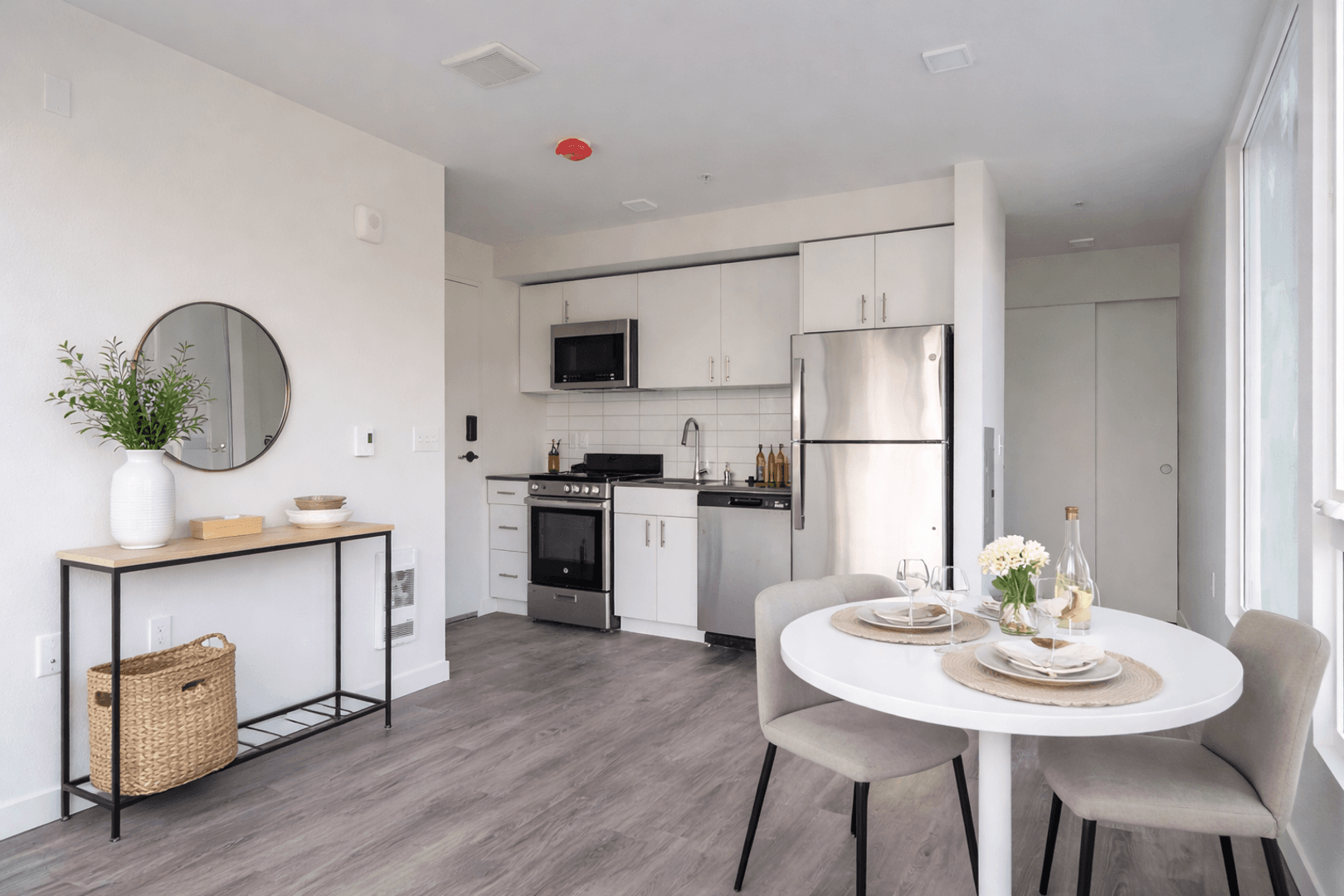 Seattle Apartment: 355 15th Ave