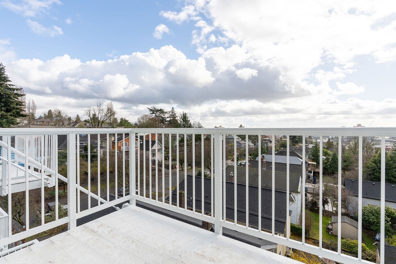 Seattle Apartment: 355 15th Ave