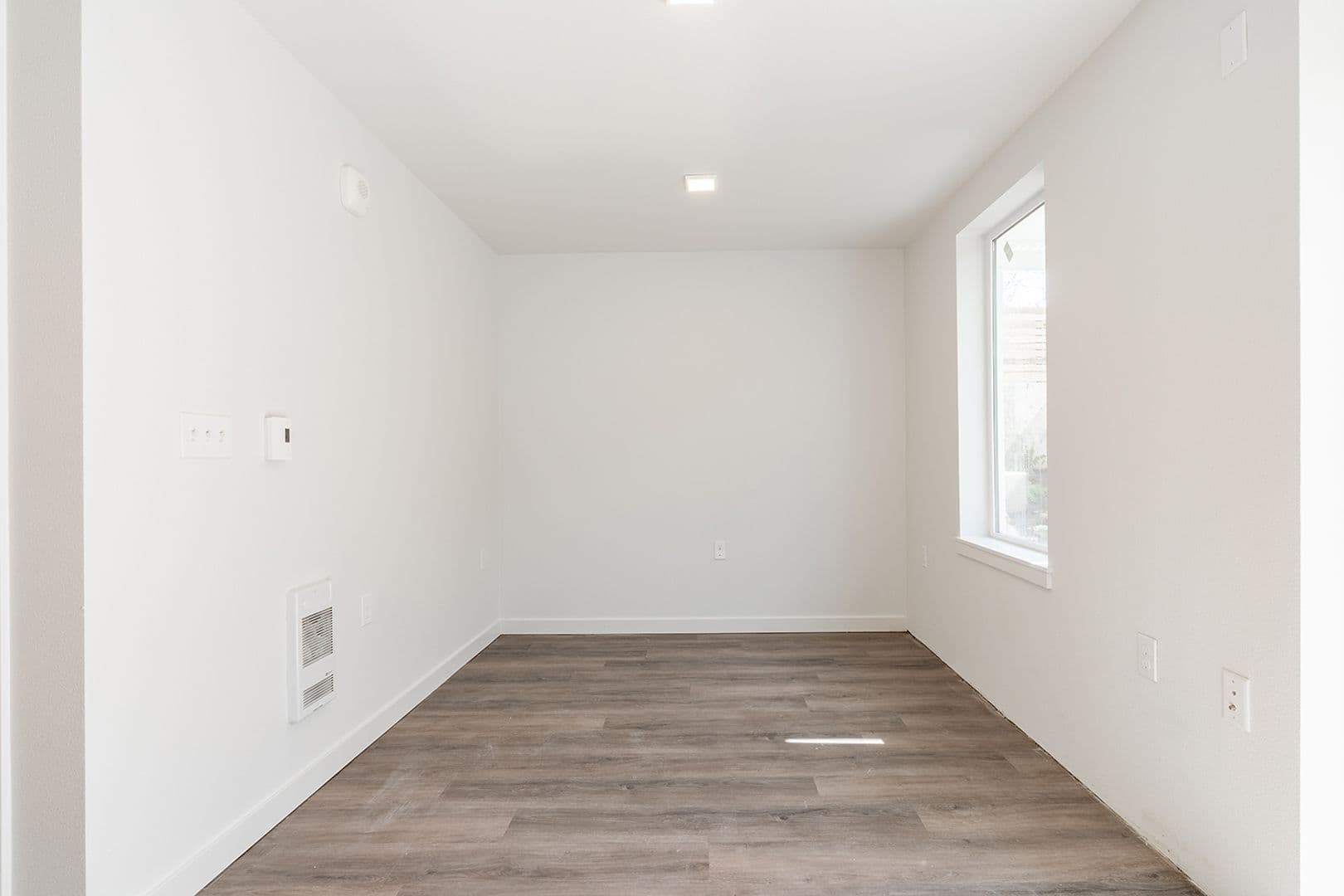 Seattle Apartment: 355 15th Ave