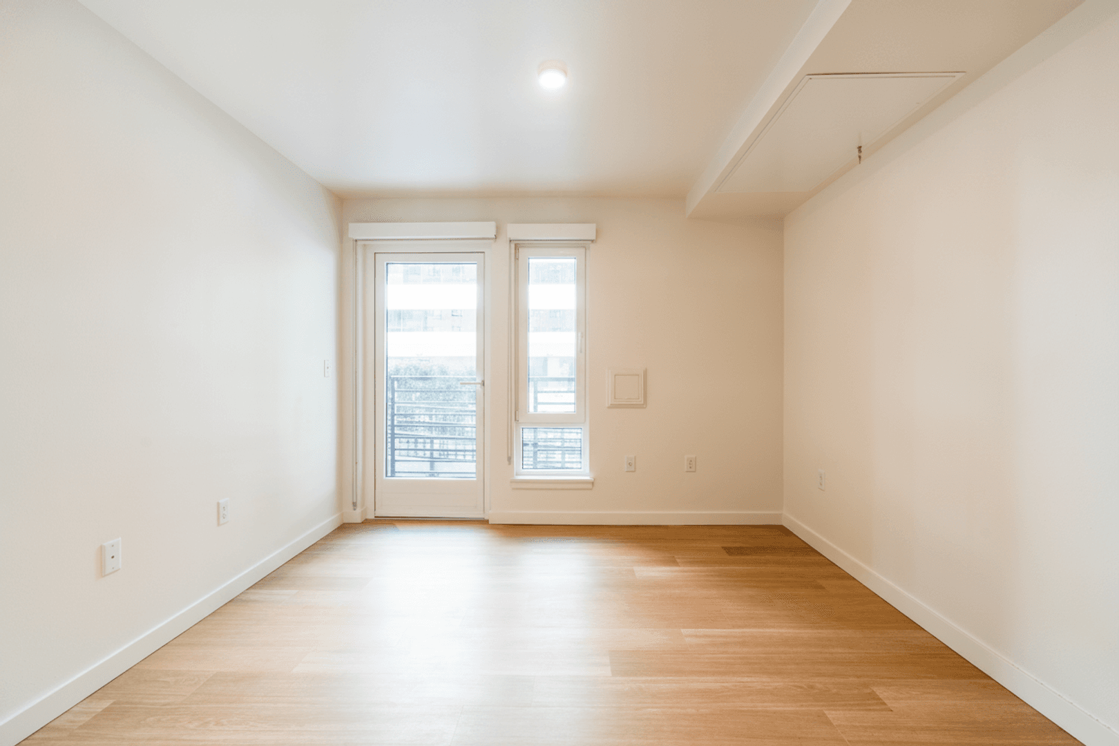 Bellevue Apartment: 290 106th Pl NE
