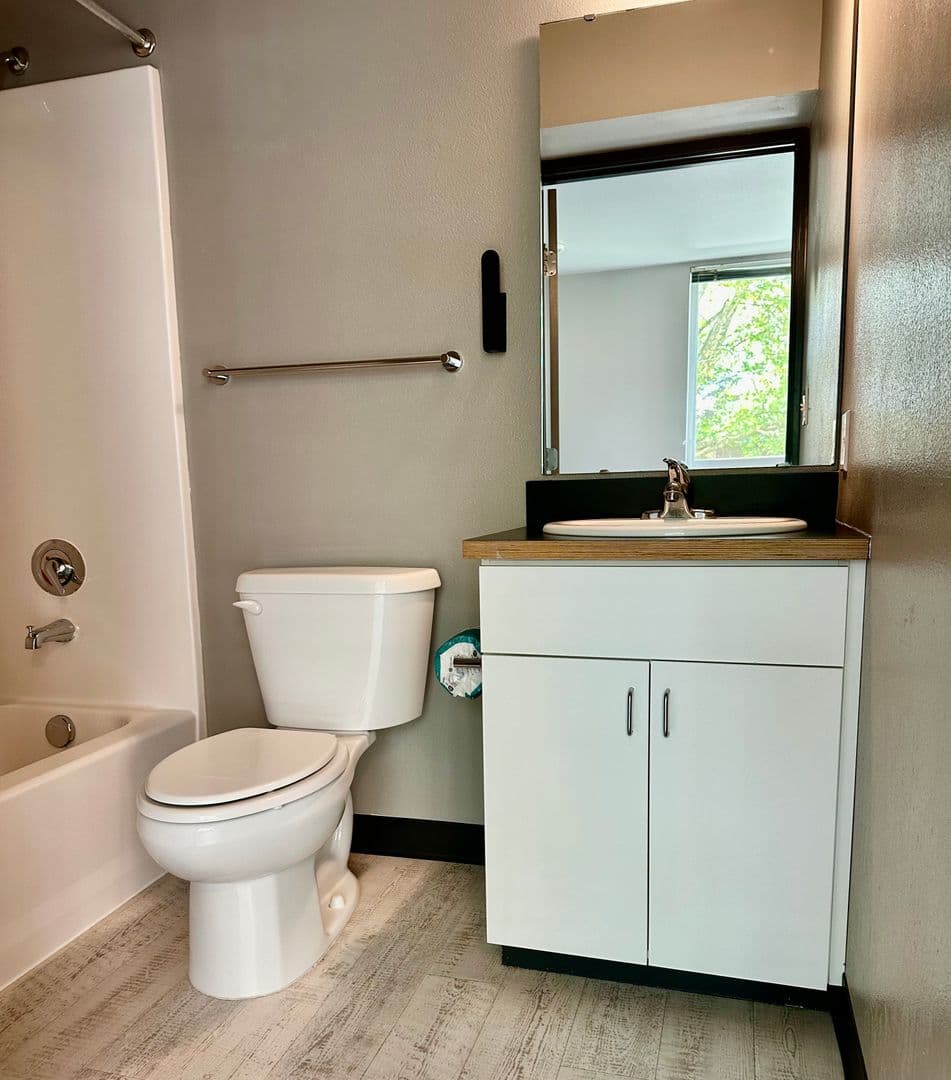 Seattle Apartment: 1523 E Madison St