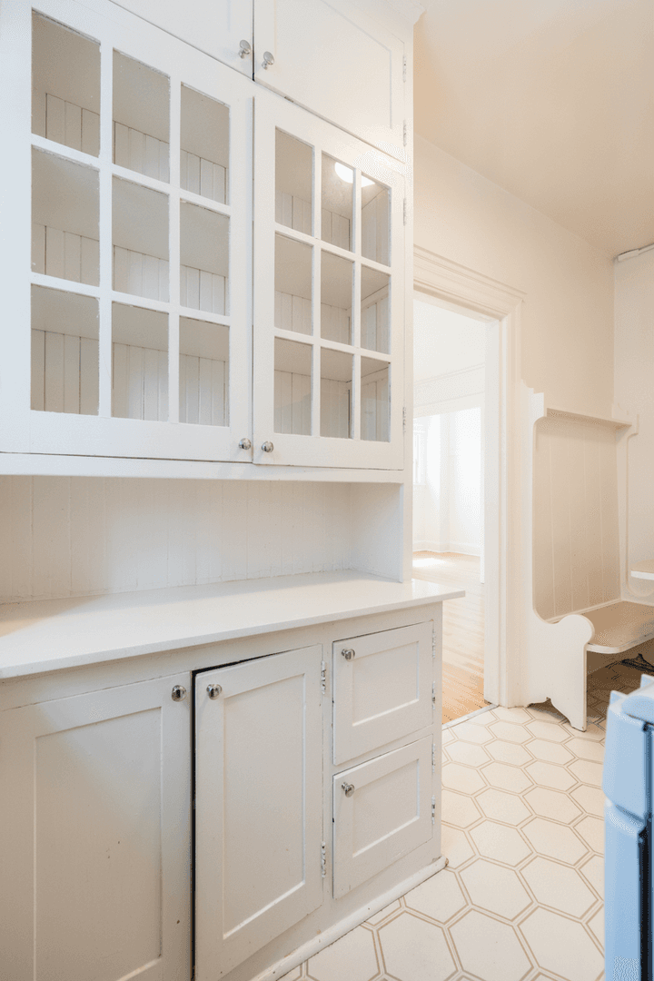 Seattle Apartment: 4210 Brooklyn Ave NE