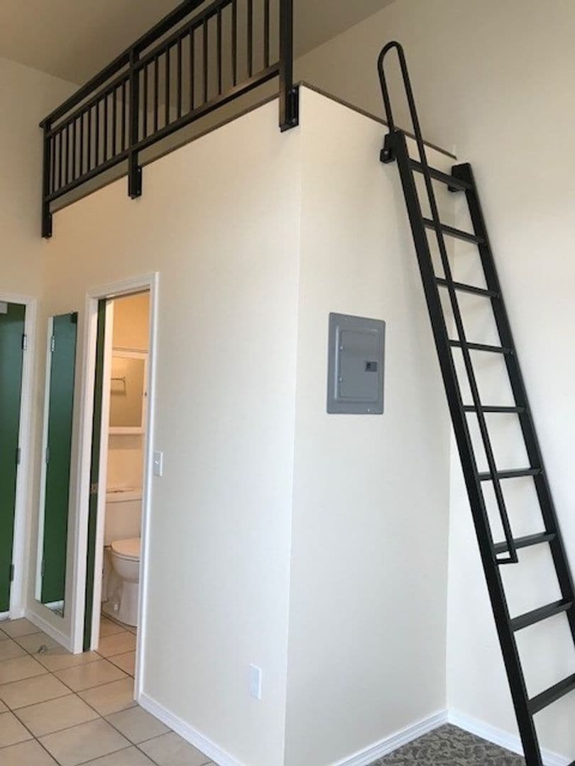 Seattle Apartment: 5611 17th Ave NW