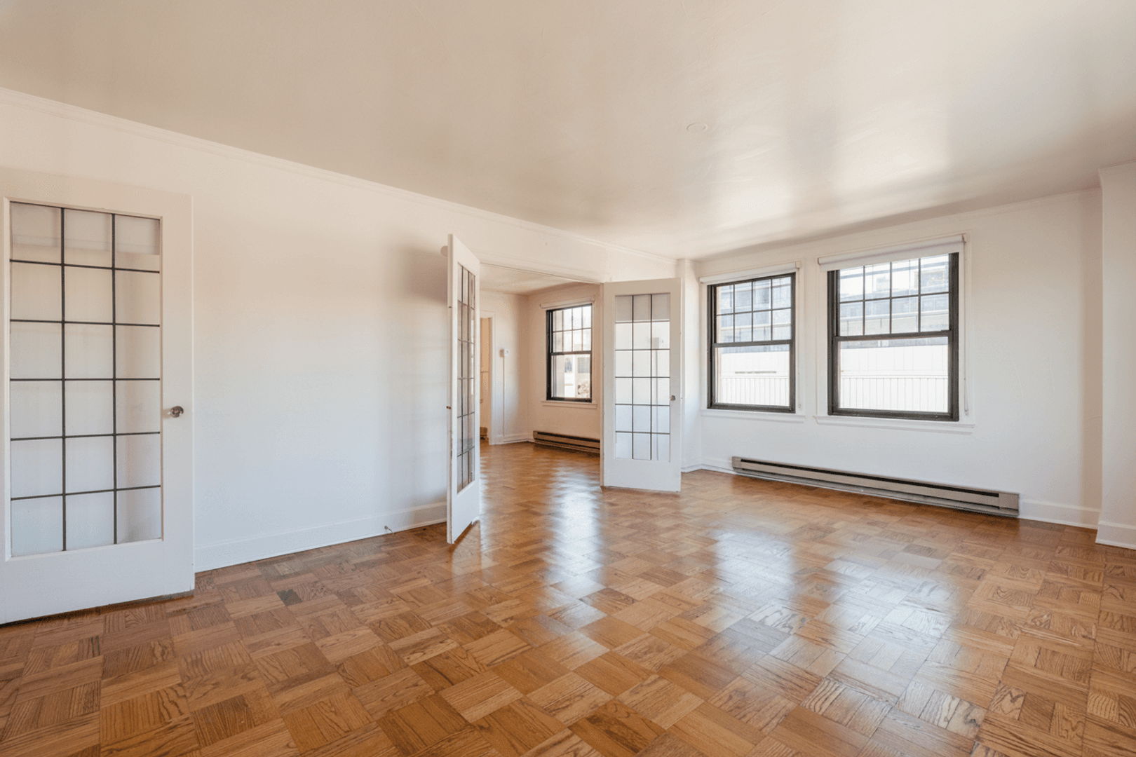 Seattle Apartment: 1305 NE 43rd St
