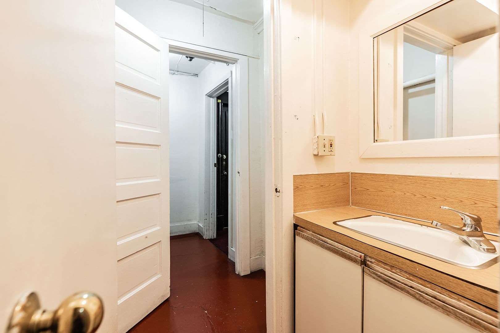 Seattle Apartment: 1625 E Madison St