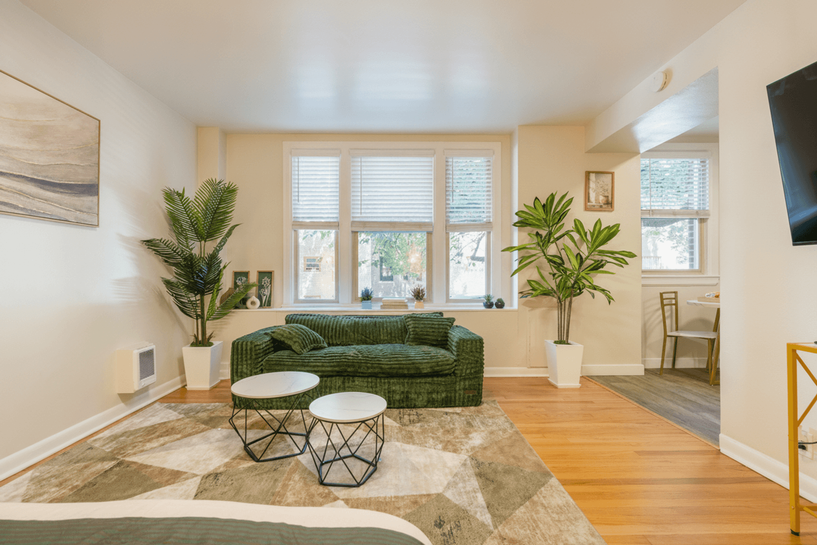 Seattle Apartment: 1330 Boren Ave