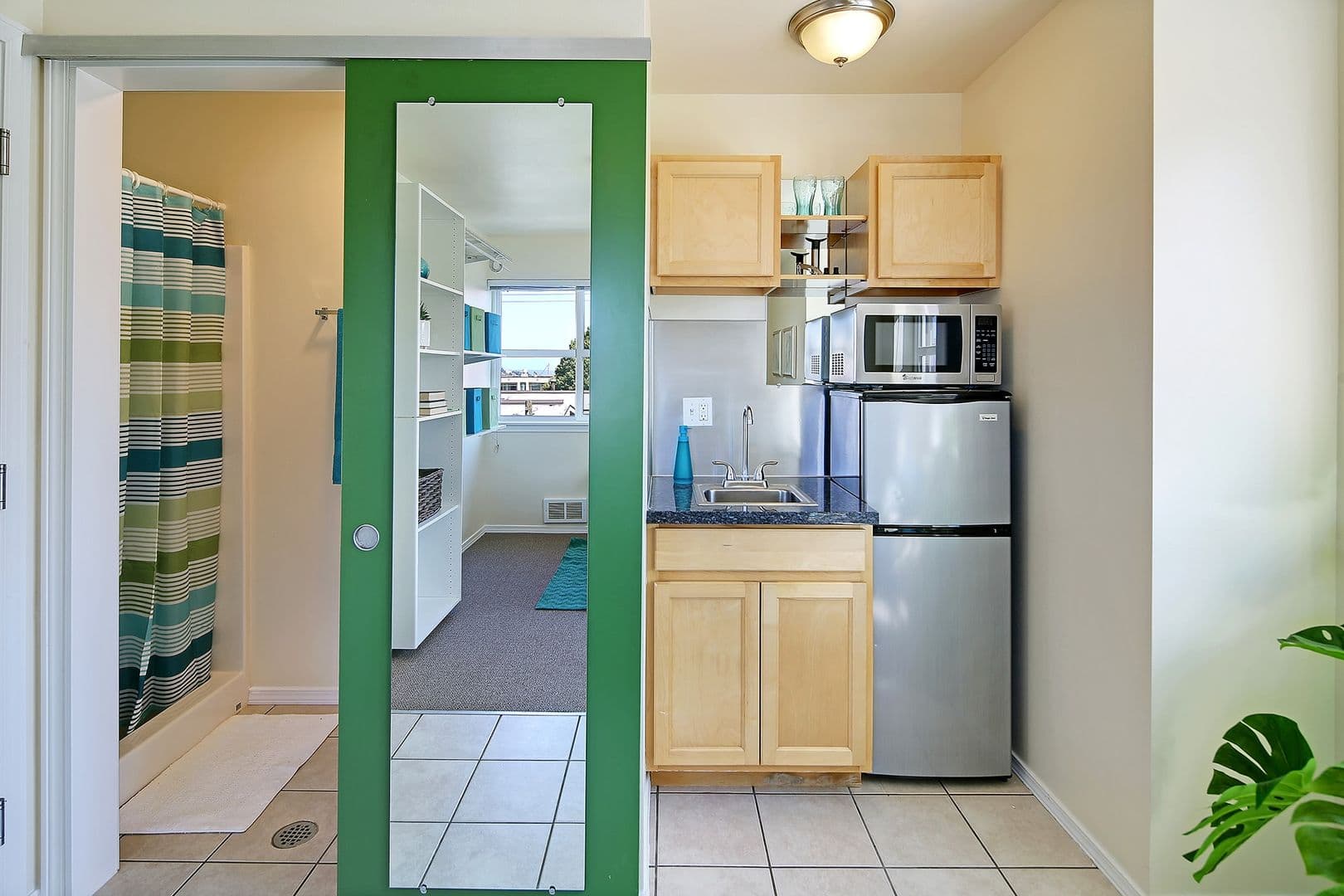 Seattle Apartment: 5528 15th Ave NE