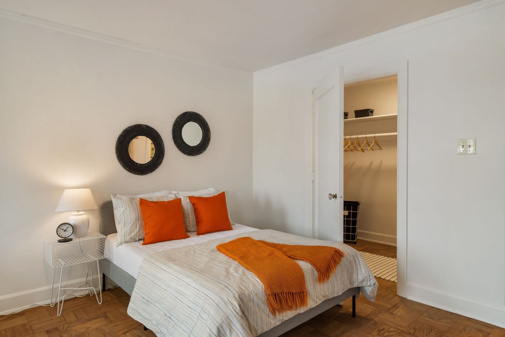 Seattle Apartment: 1305 NE 43rd St