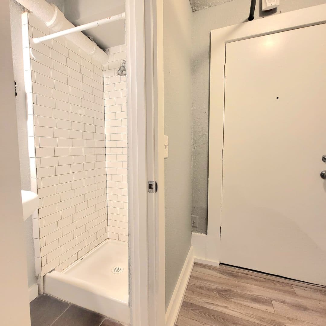Seattle Apartment: 114 24th Ave E