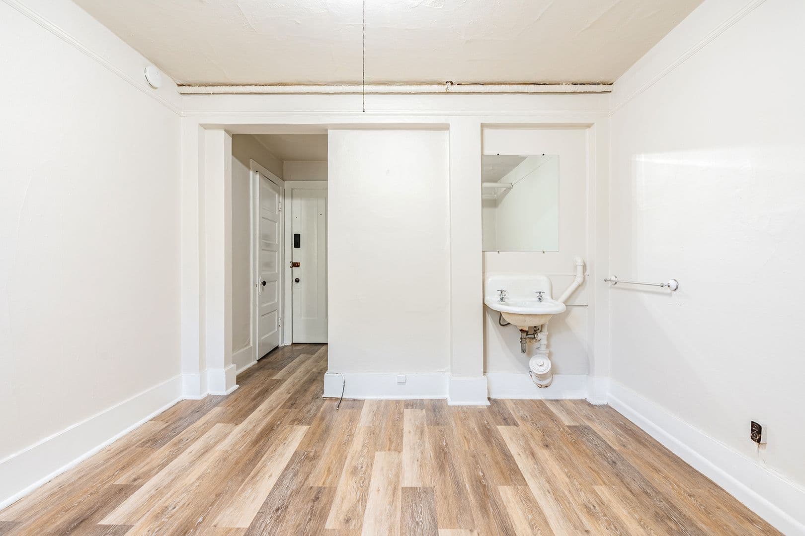 Seattle Apartment: 1625 E Madison St