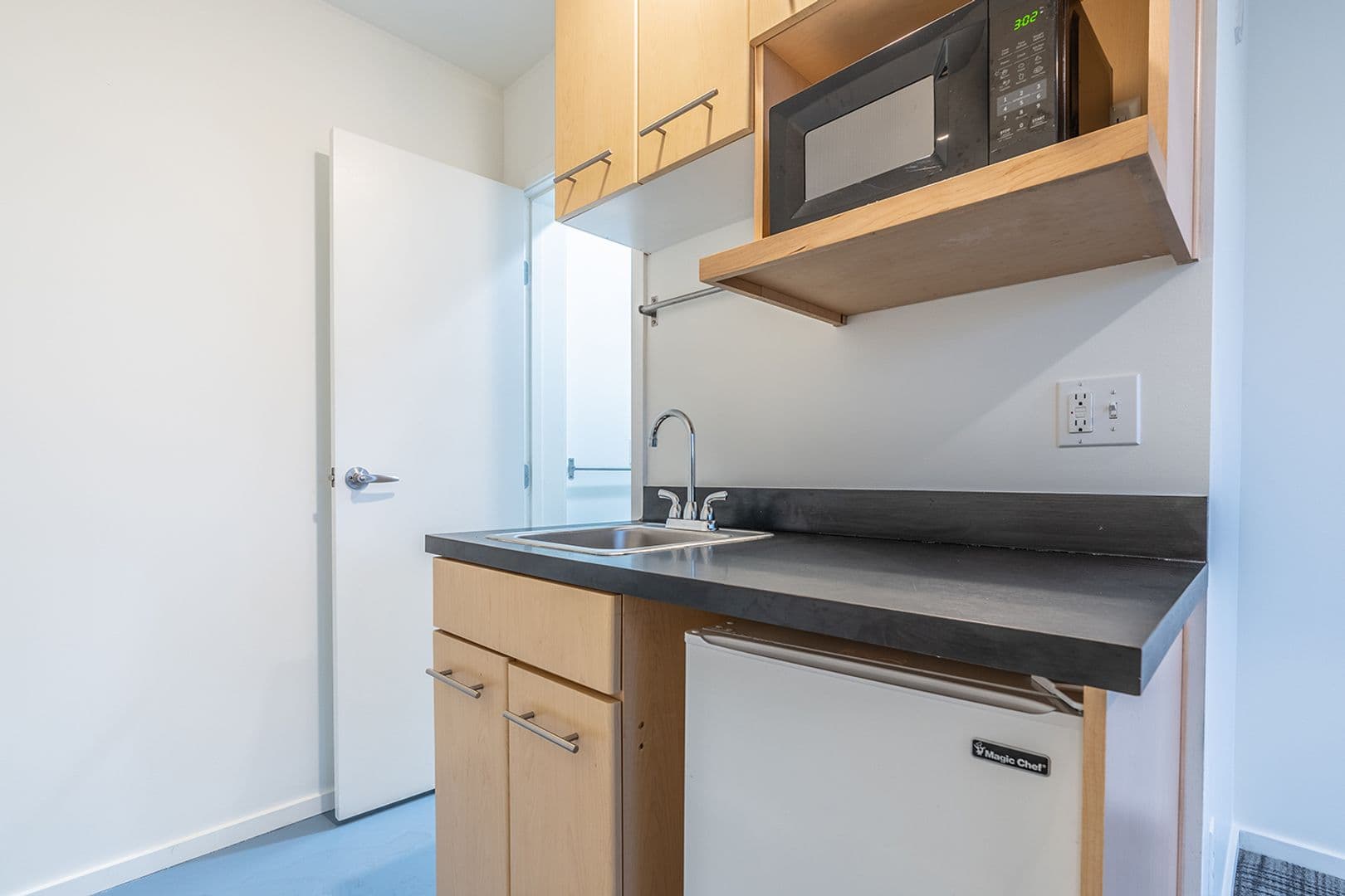 Seattle Apartment: 2418 NW 58th St