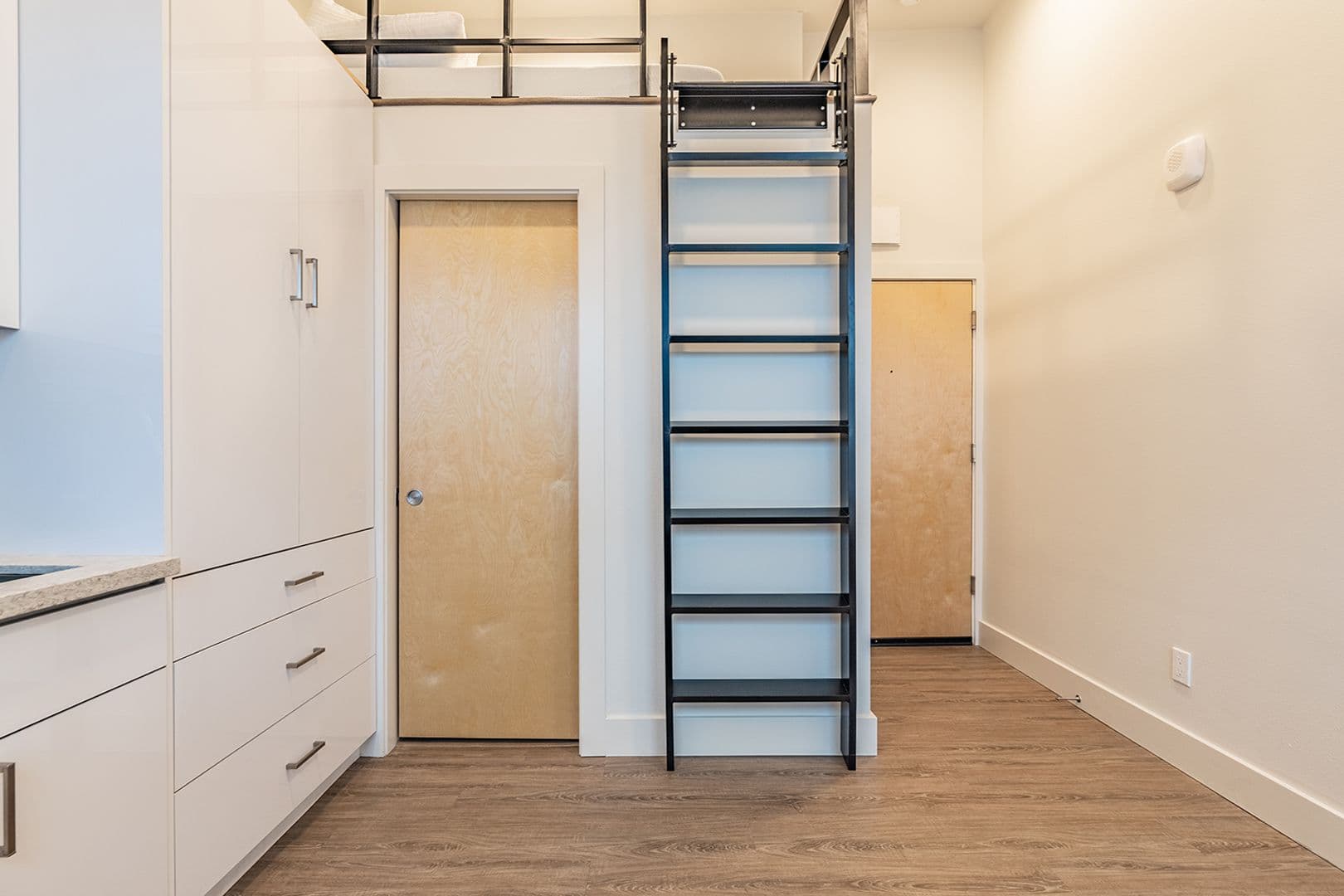 Seattle Apartment: 423 Terry Ave