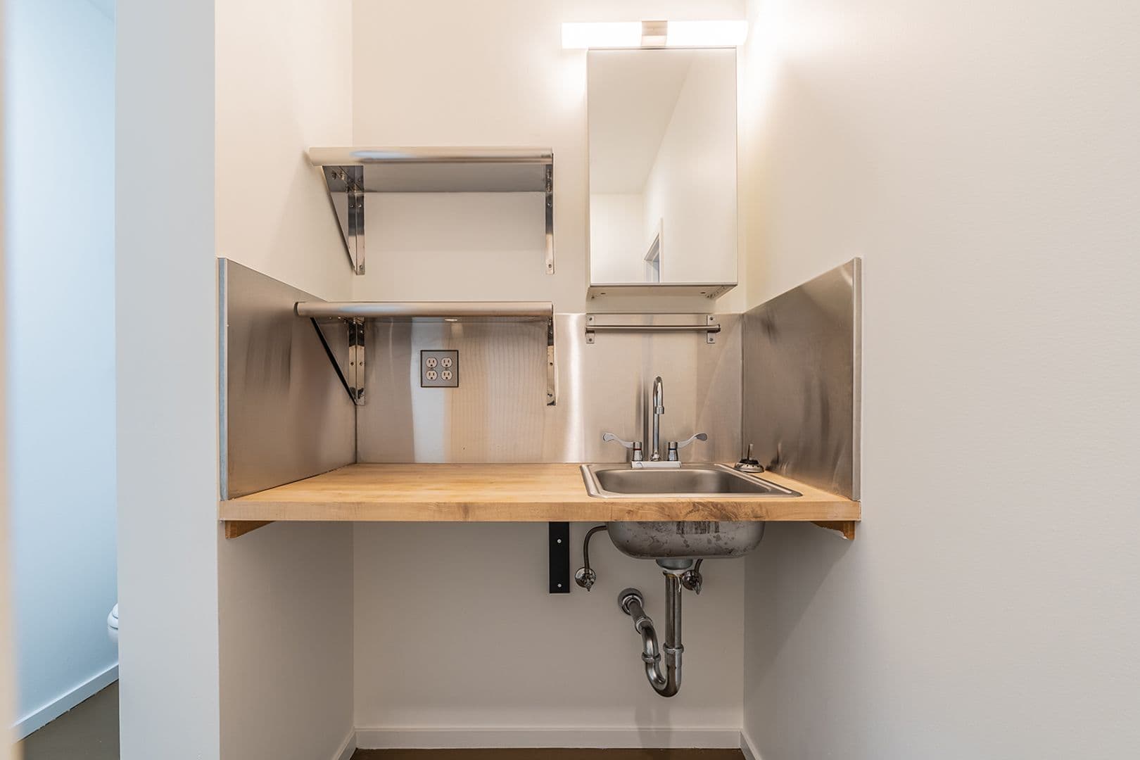 Seattle Apartment: 2651 NW 56th St