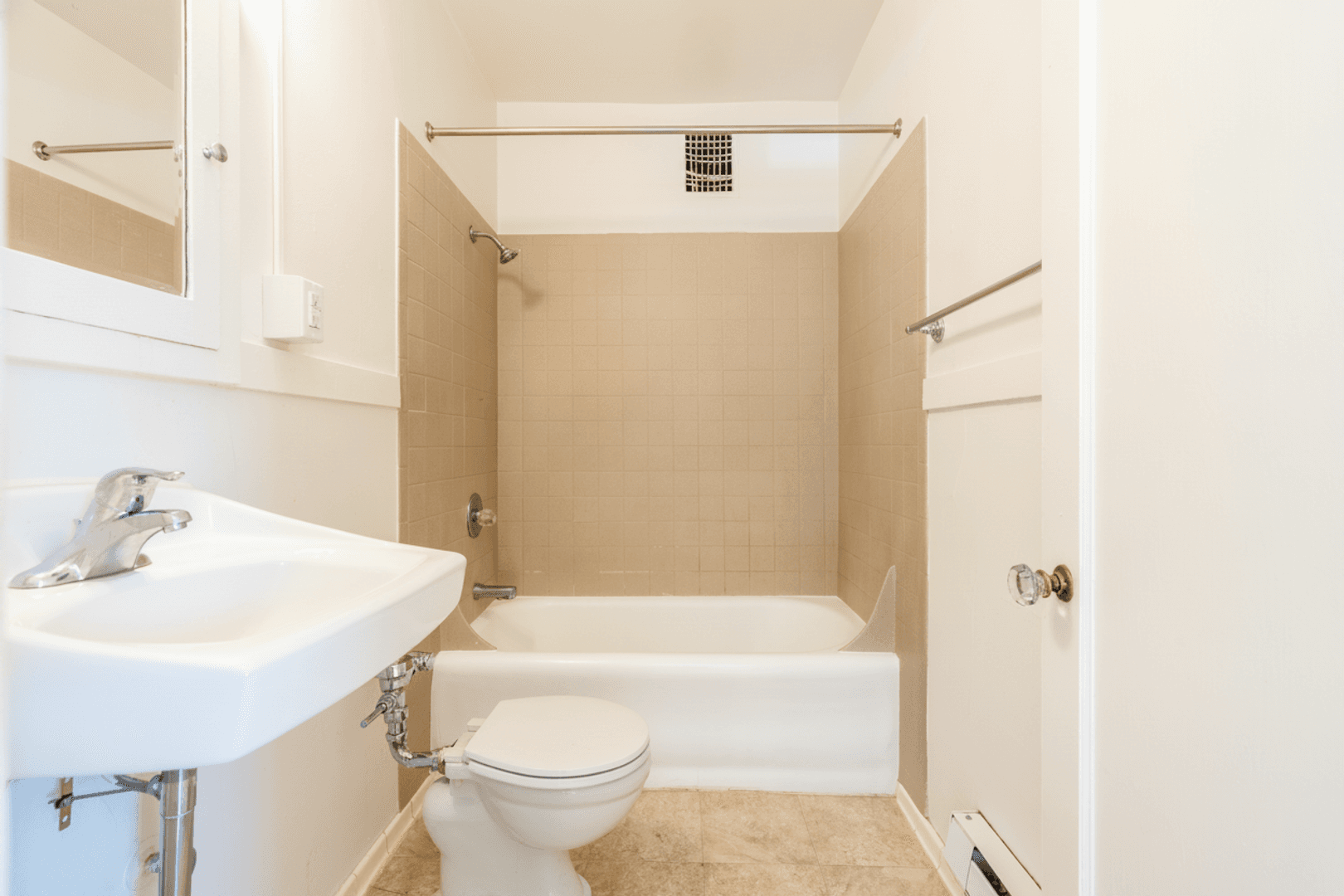 Seattle Apartment: 4210 Brooklyn Ave NE