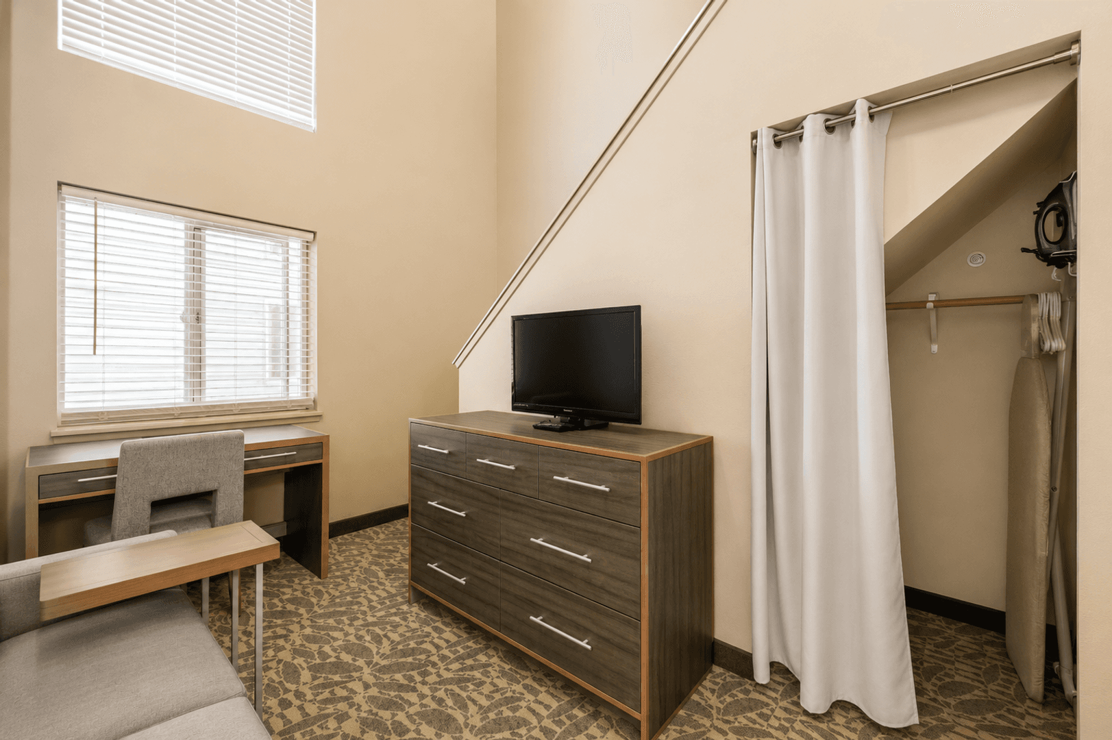 Bellevue Apartment: 225 112th Ave NE
