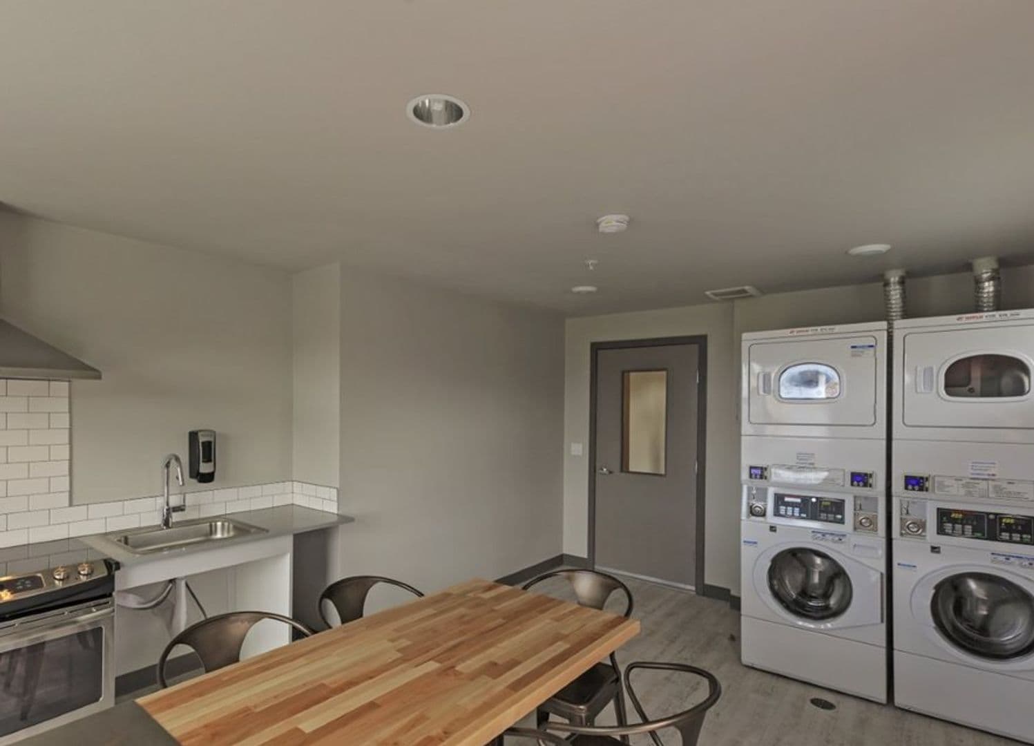 Seattle Apartment: 2820 Eastlake Ave E