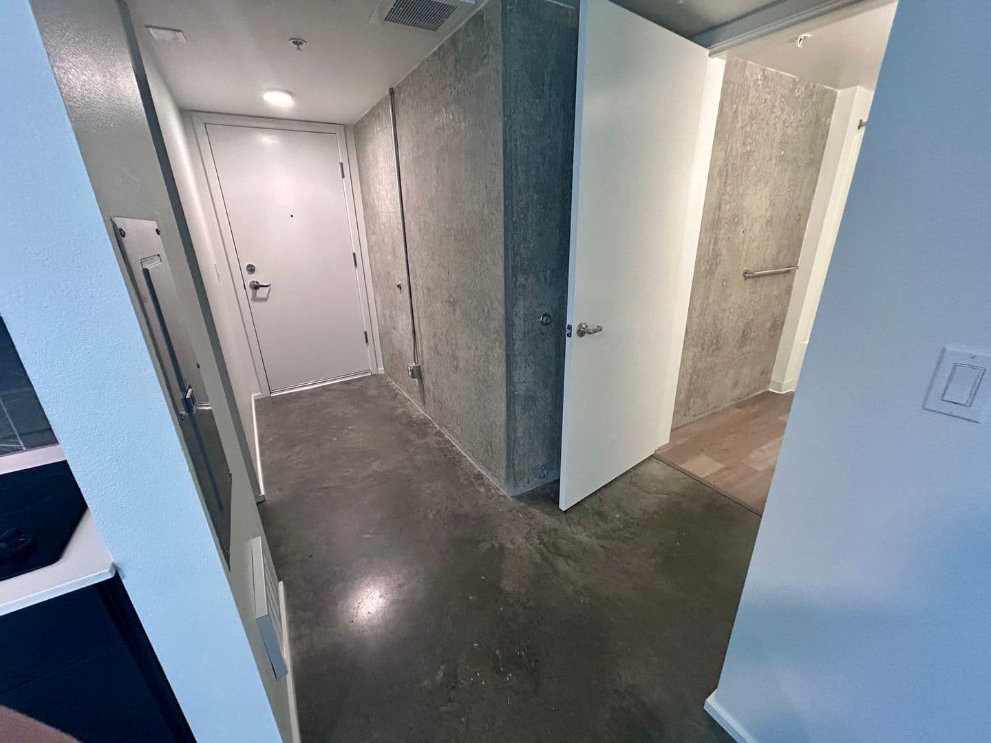 Seattle Apartment: 1103 Summit Ave