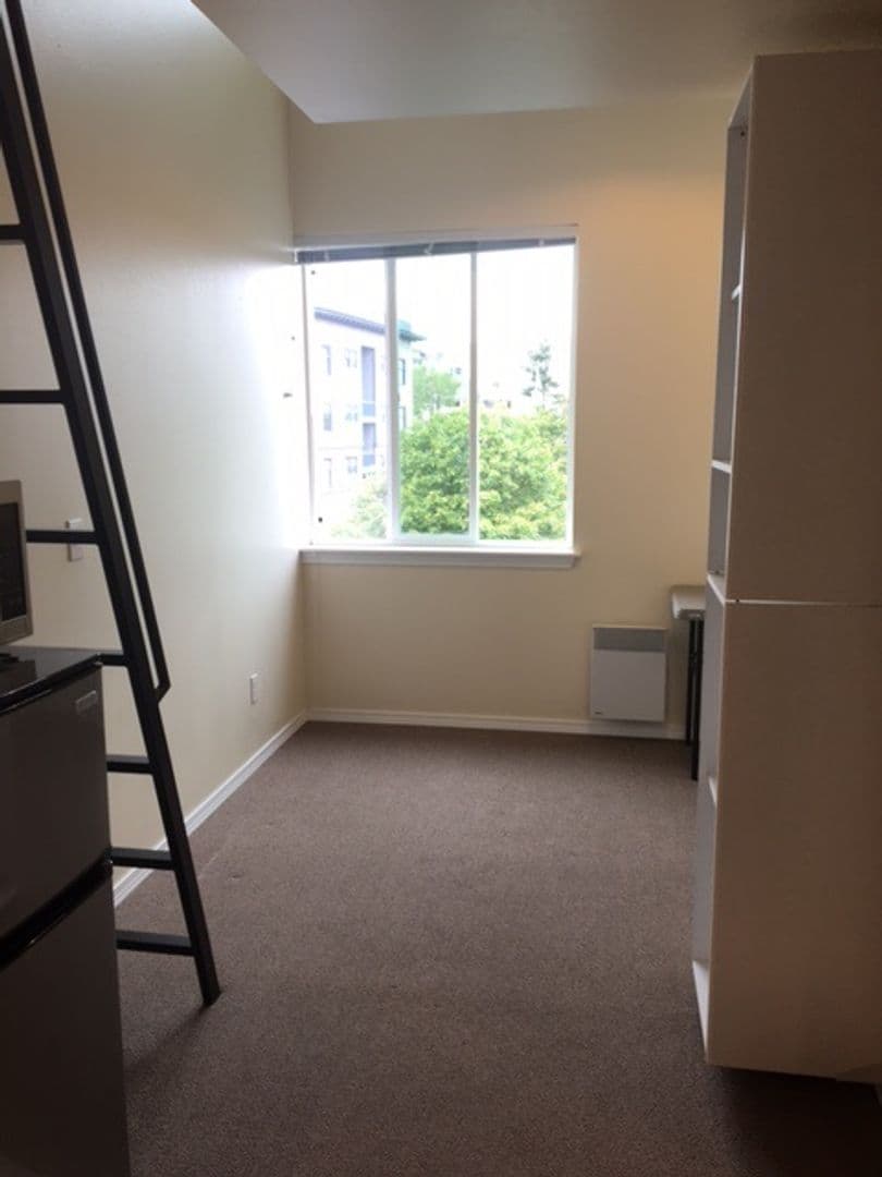 Seattle Apartment: 151 12th Ave