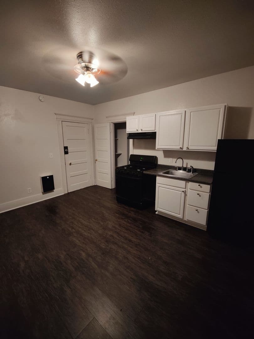 Seattle Apartment: 1723 Summit Ave
