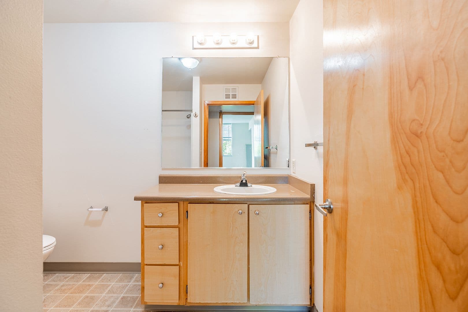 Portland Apartment: 36 NE 147th Ave