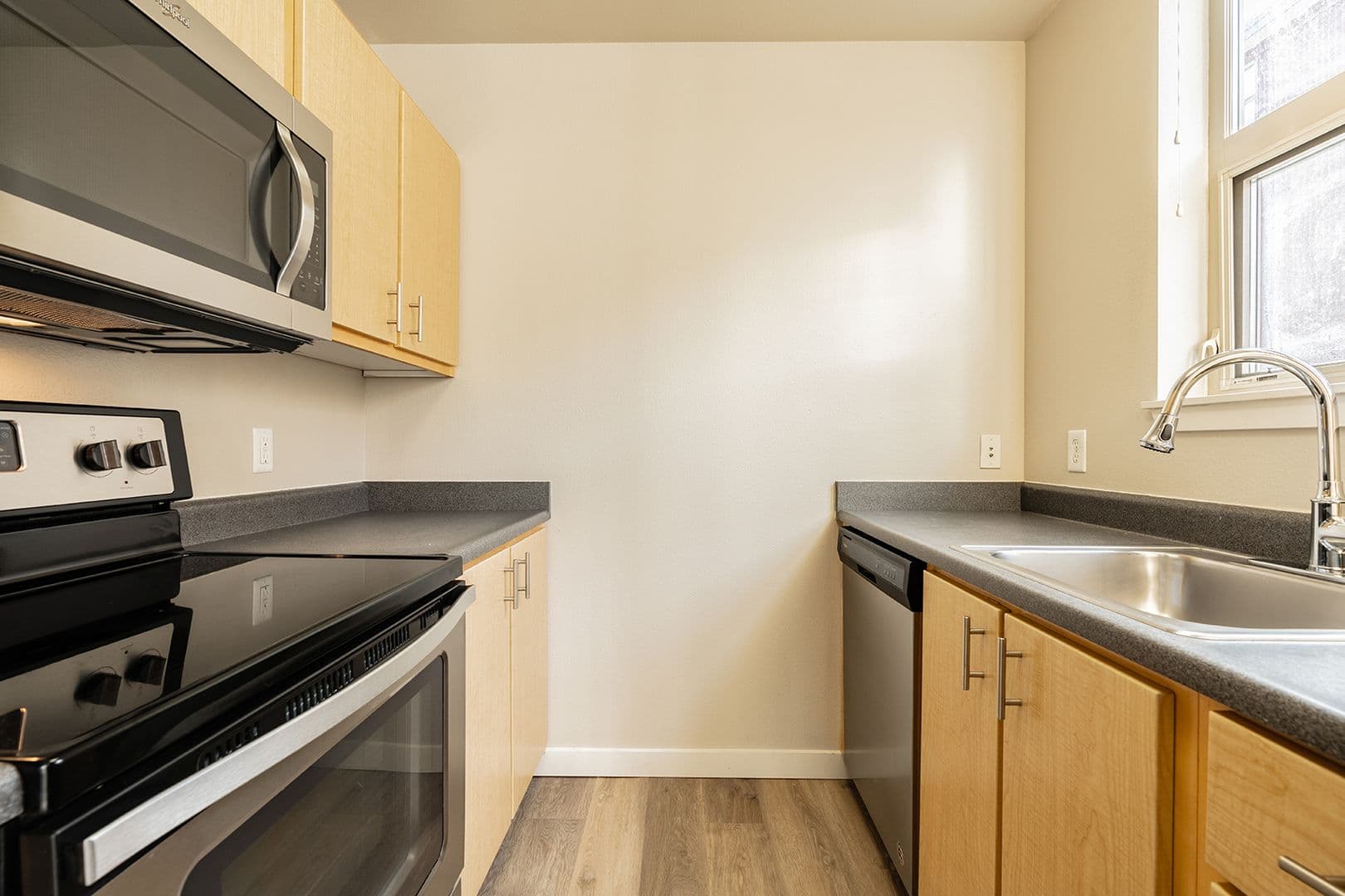 Seattle Apartment: 402 22nd Ave S