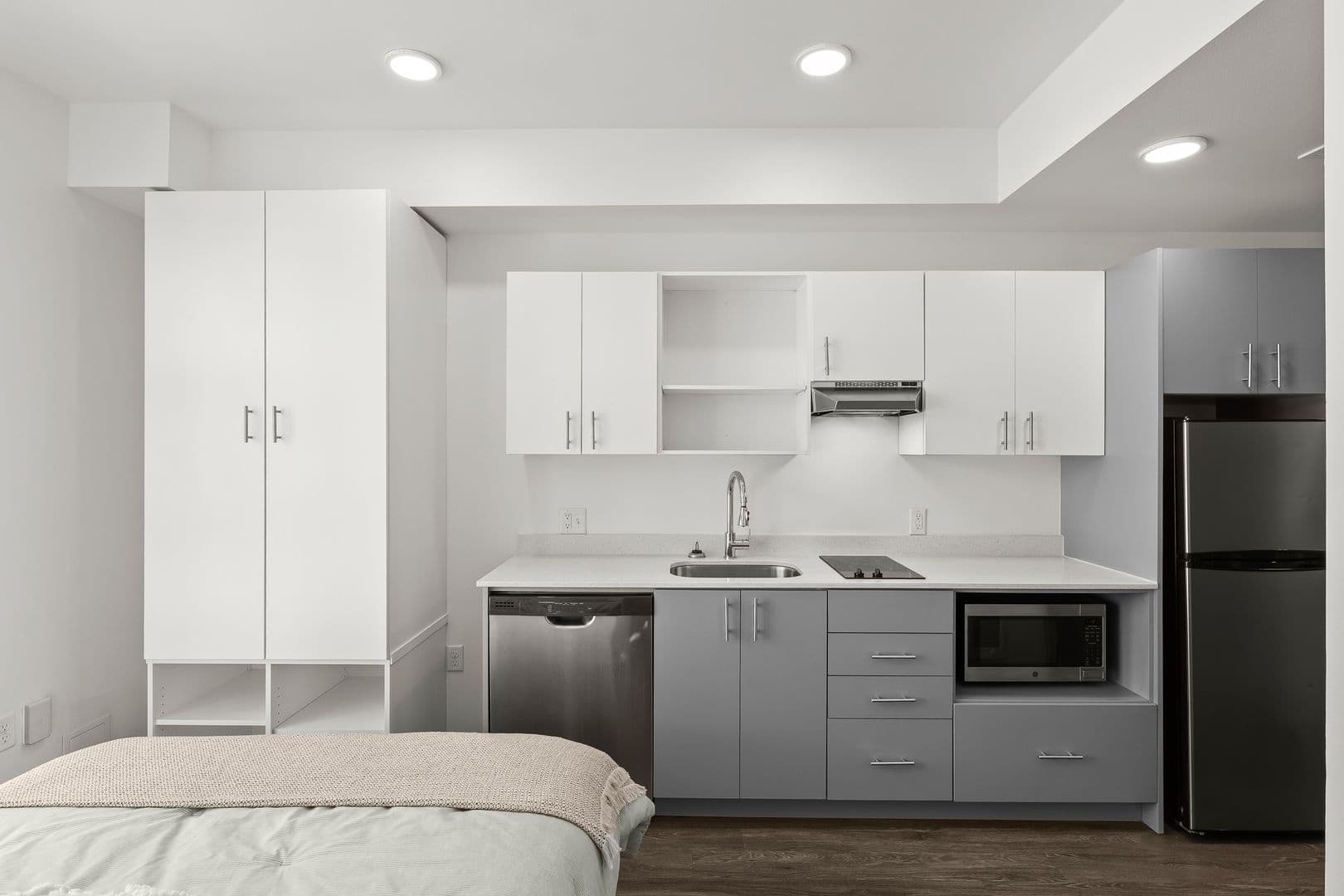 Portland Apartment: 1075 NW 16th Ave