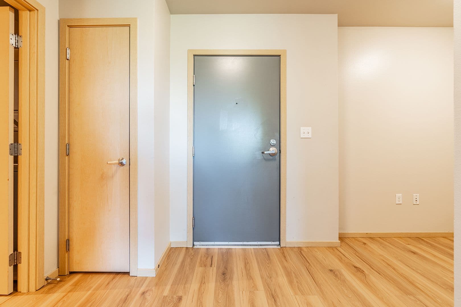 Seattle Apartment: 402 22nd Ave S