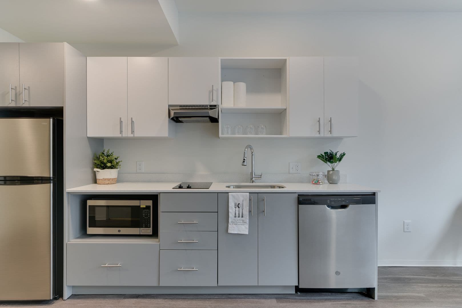Portland Apartment: 1075 NW 16th Ave