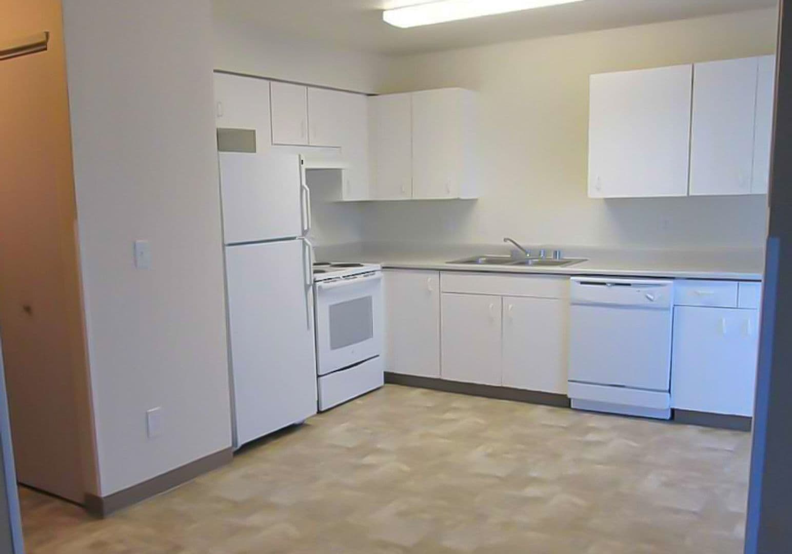 Kennewick Apartment: 1000 W 5th Ave