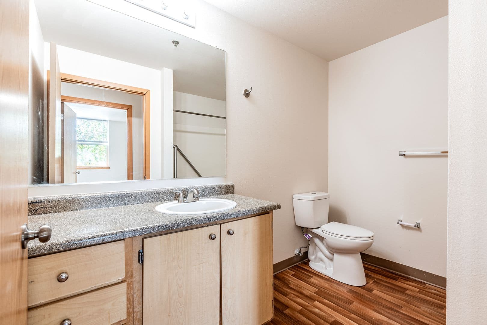 Portland Apartment: 36 NE 147th Ave
