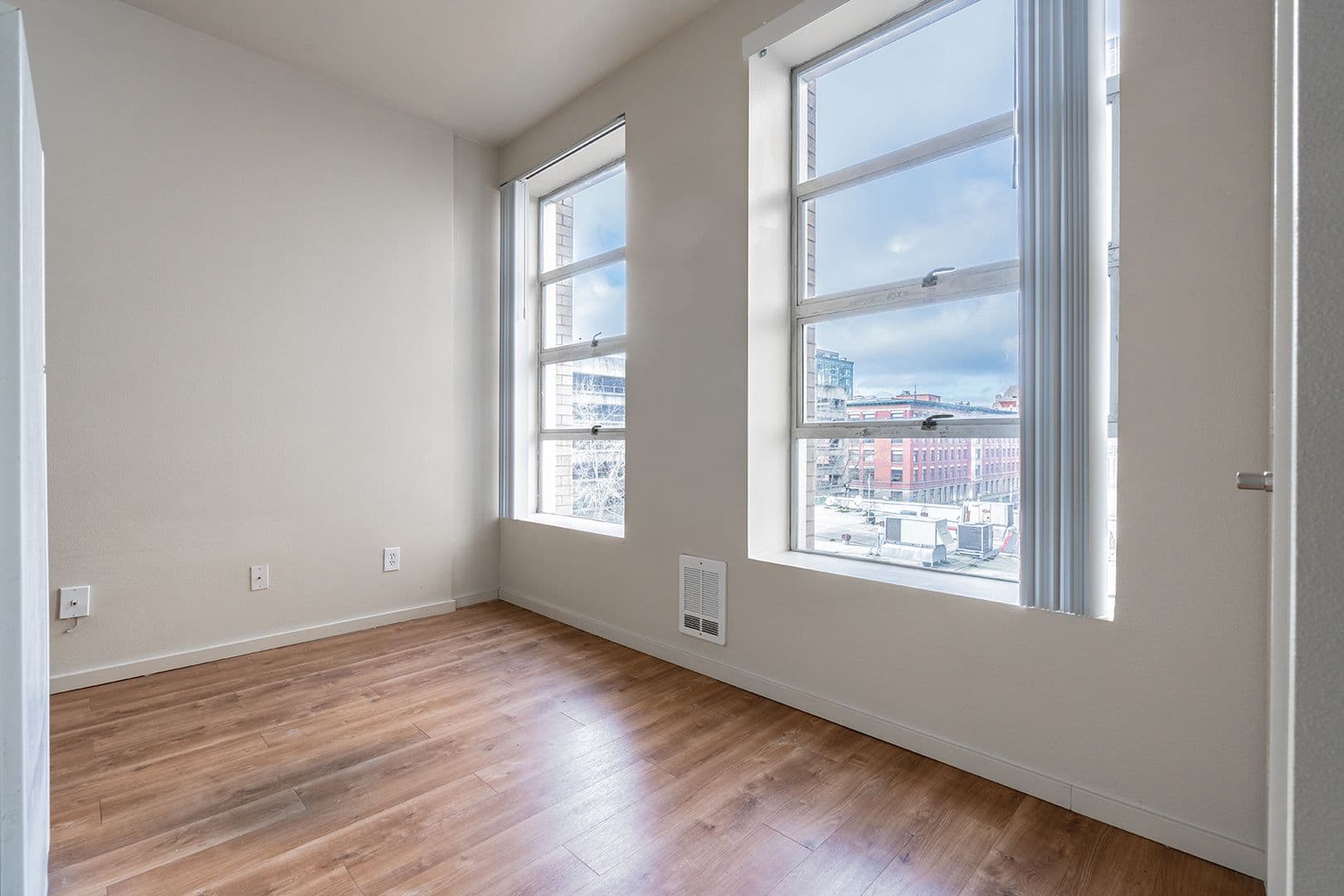 Seattle Apartment: 107 Cherry St