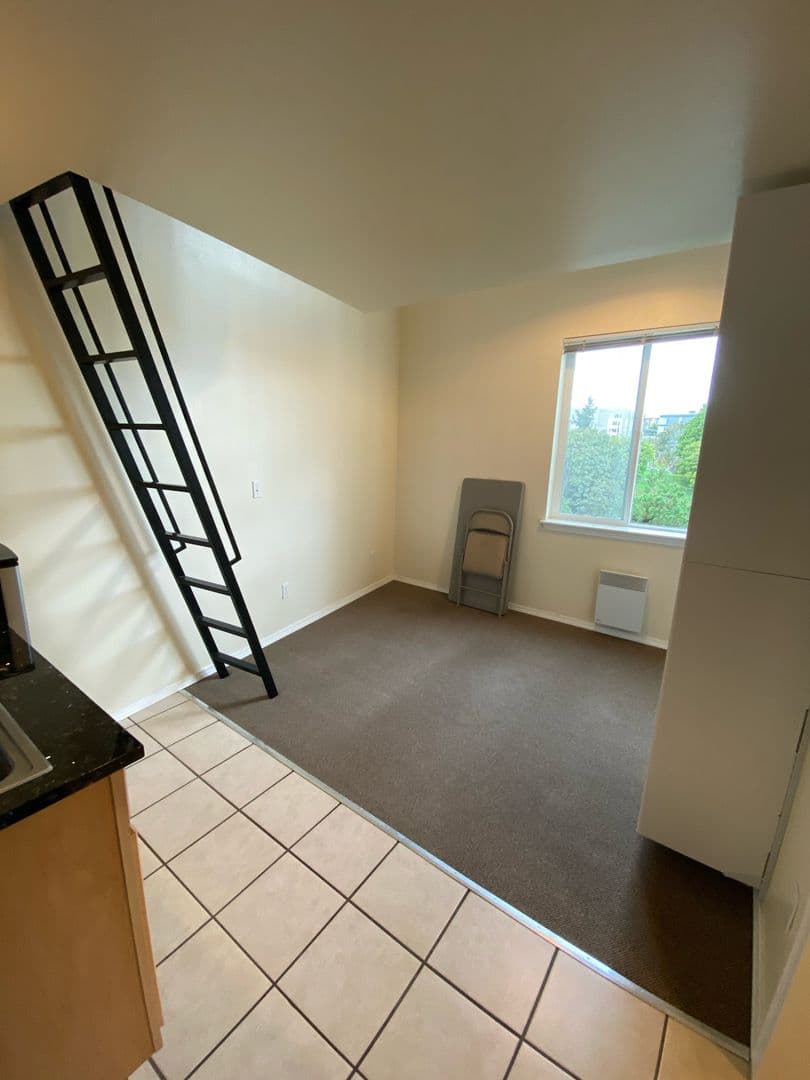 Seattle Apartment: 151 12th Ave