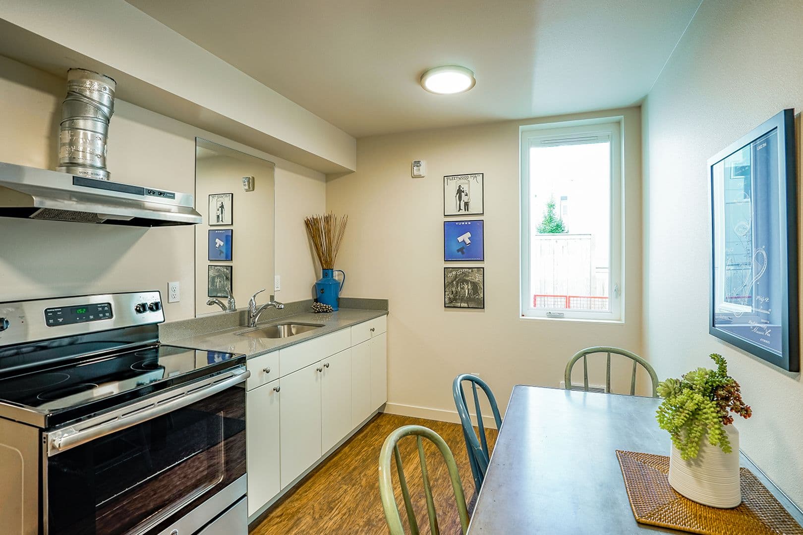 Seattle Apartment: 1519 E Spring St