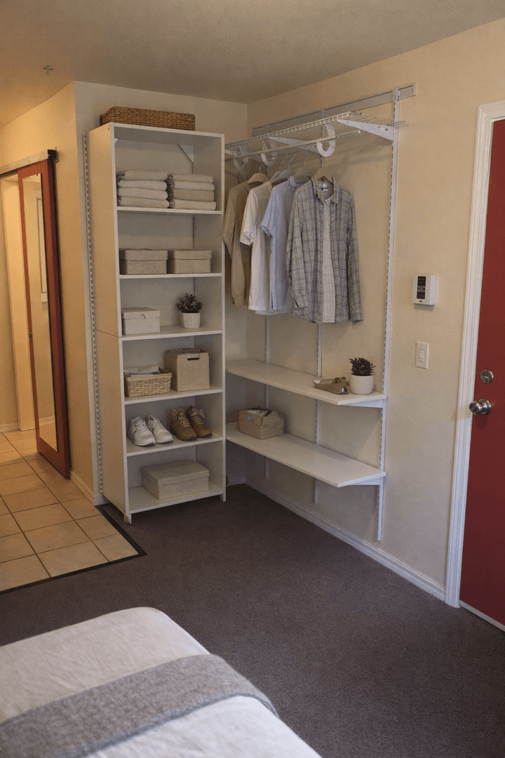 Seattle Apartment: 4324 8th Ave NE