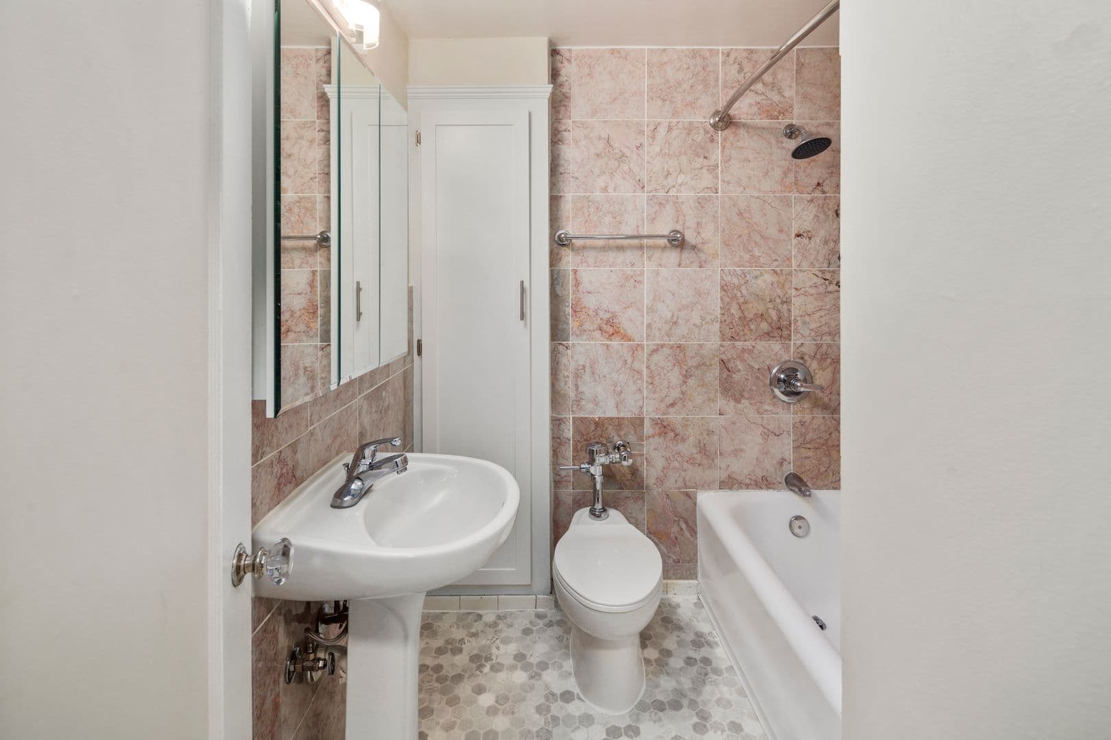 Seattle Apartment: 1705 Belmont Ave