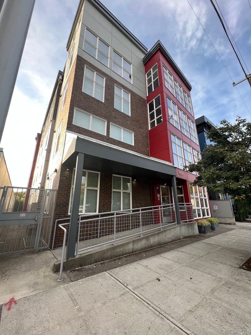 Portland Apartment: 1521 NE 41st Ave