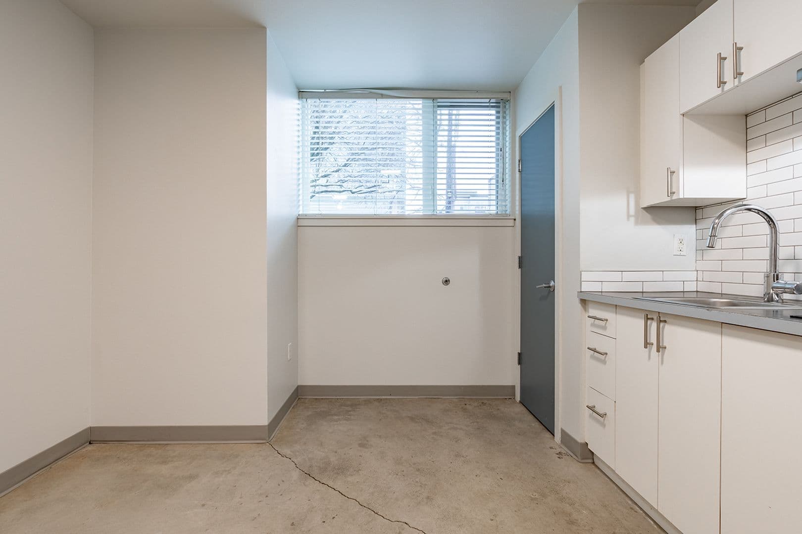 Seattle Apartment: 220 10th Ave