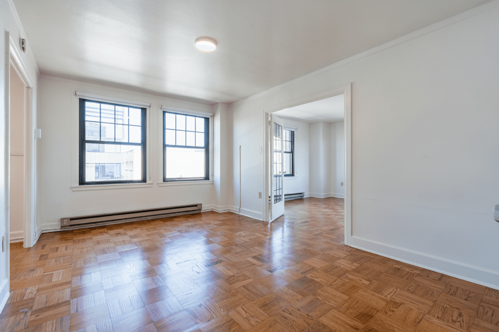 Seattle Apartment: 1305 NE 43rd St