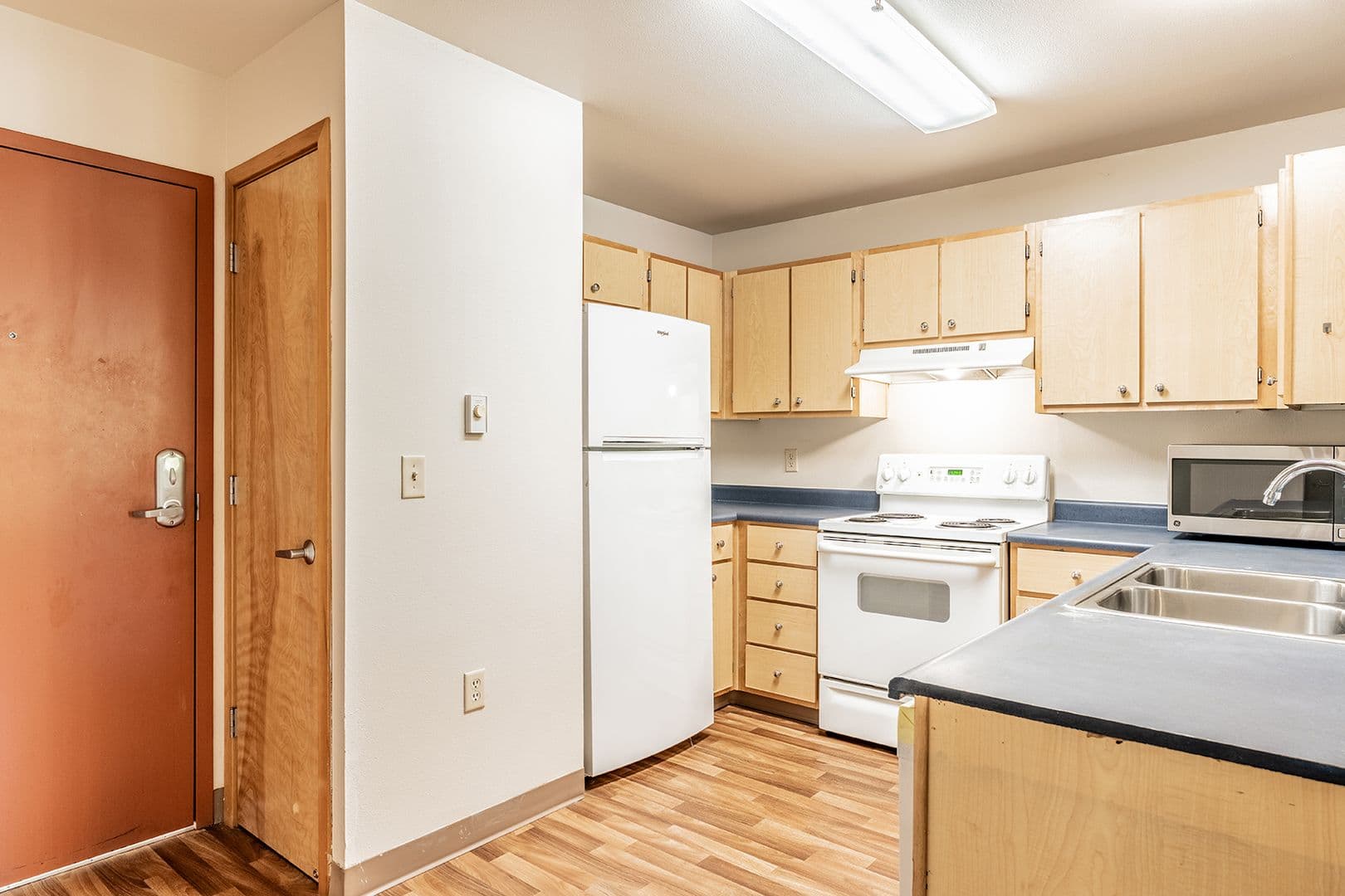 Portland Apartment: 36 NE 147th Ave