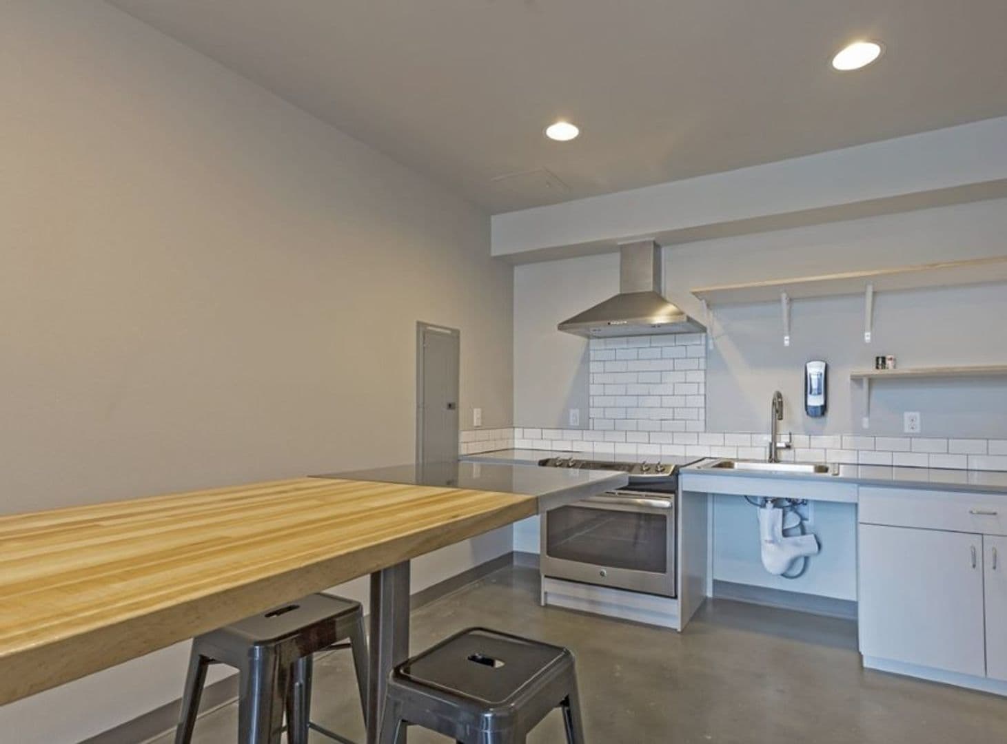 Seattle Apartment: 2820 Eastlake Ave E