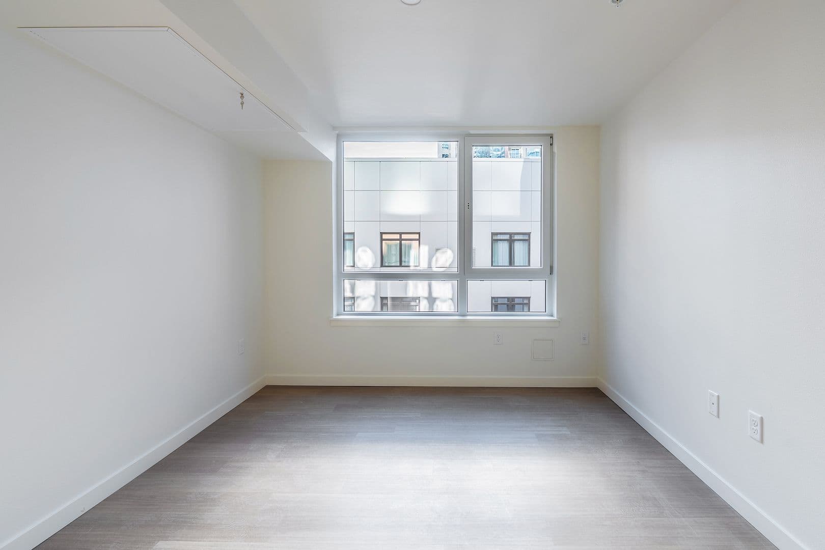 Bellevue Apartment: 290 106th Pl NE