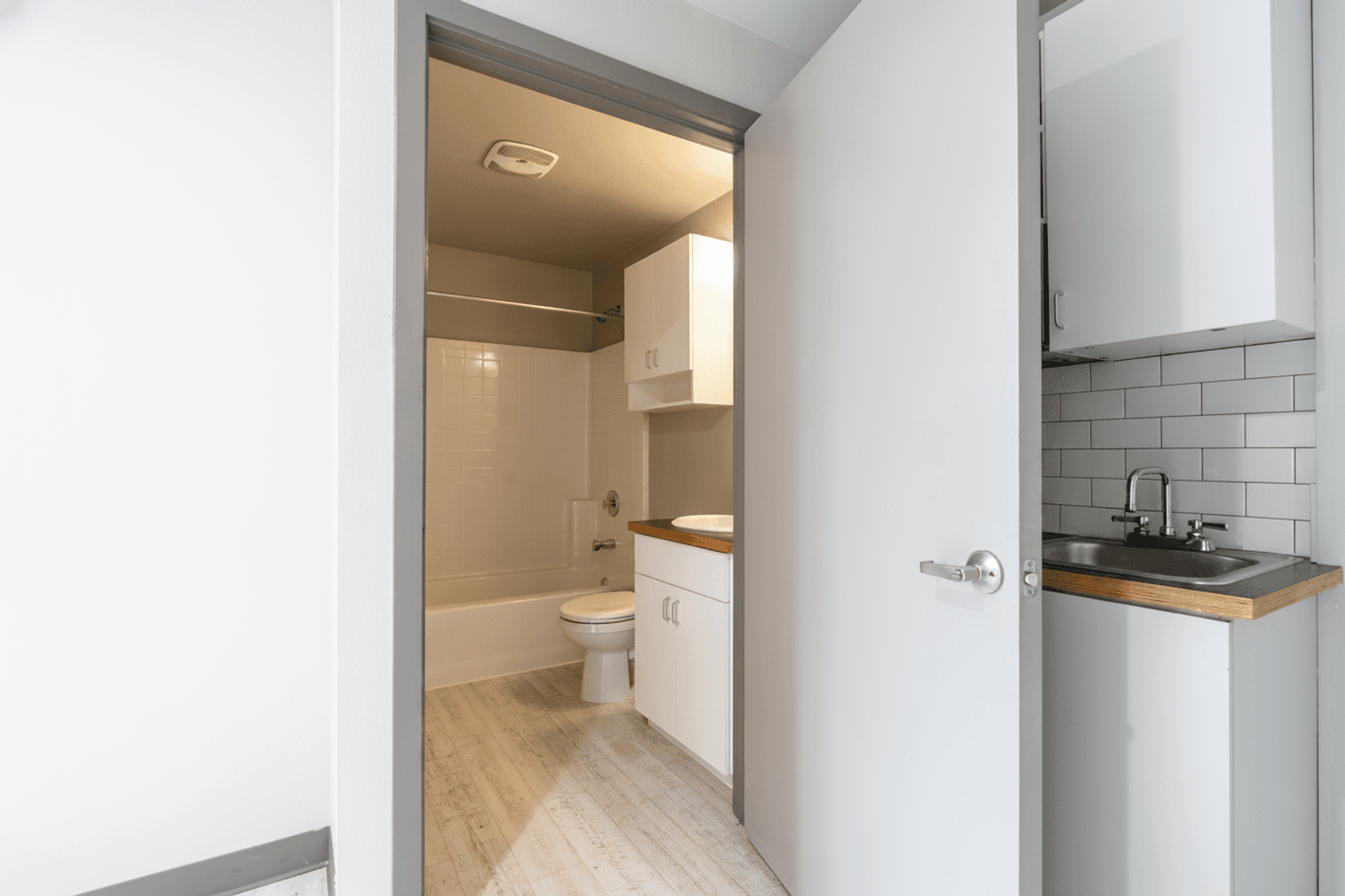 Seattle Apartment: 2820 Eastlake Ave E