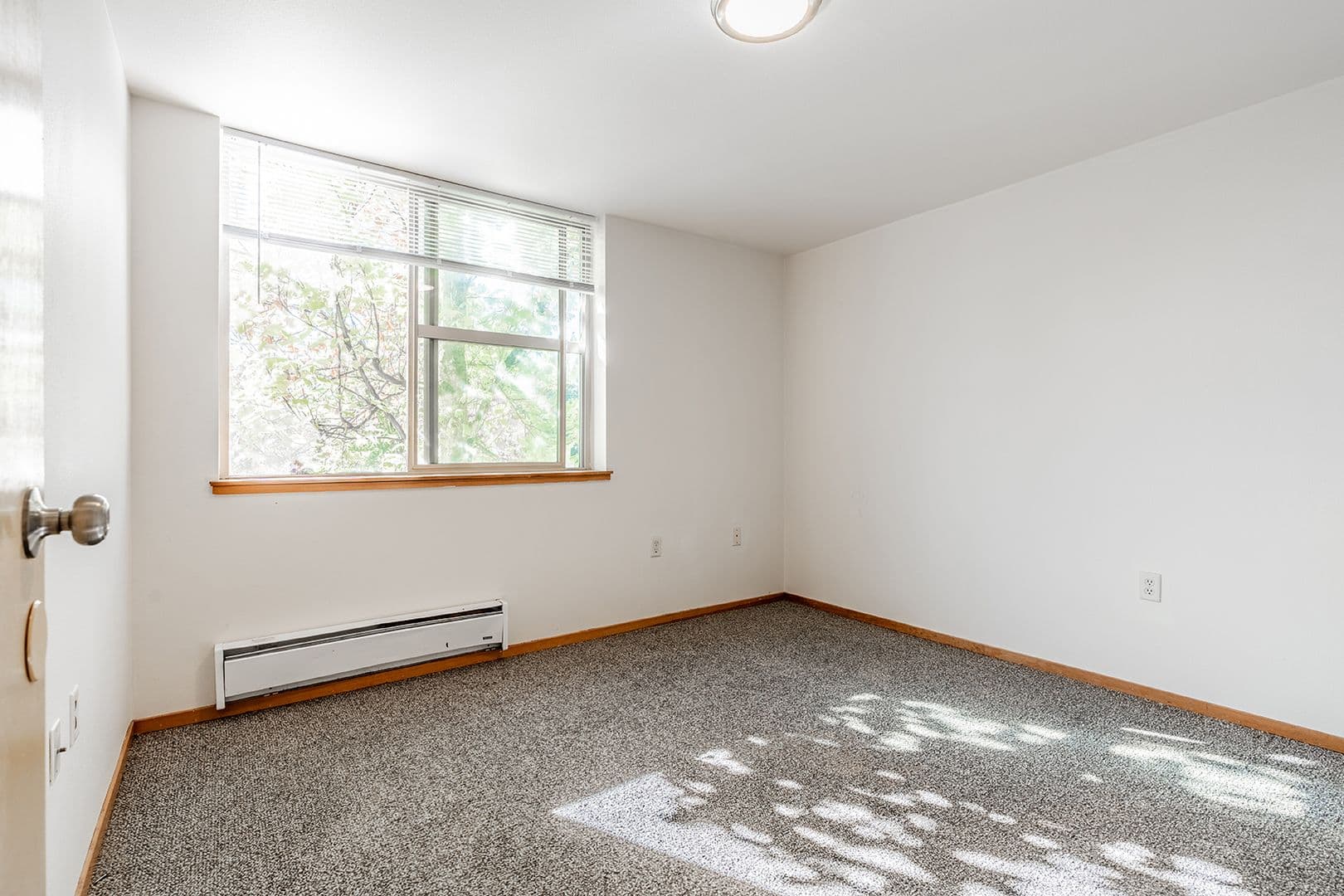 Portland Apartment: 36 NE 147th Ave