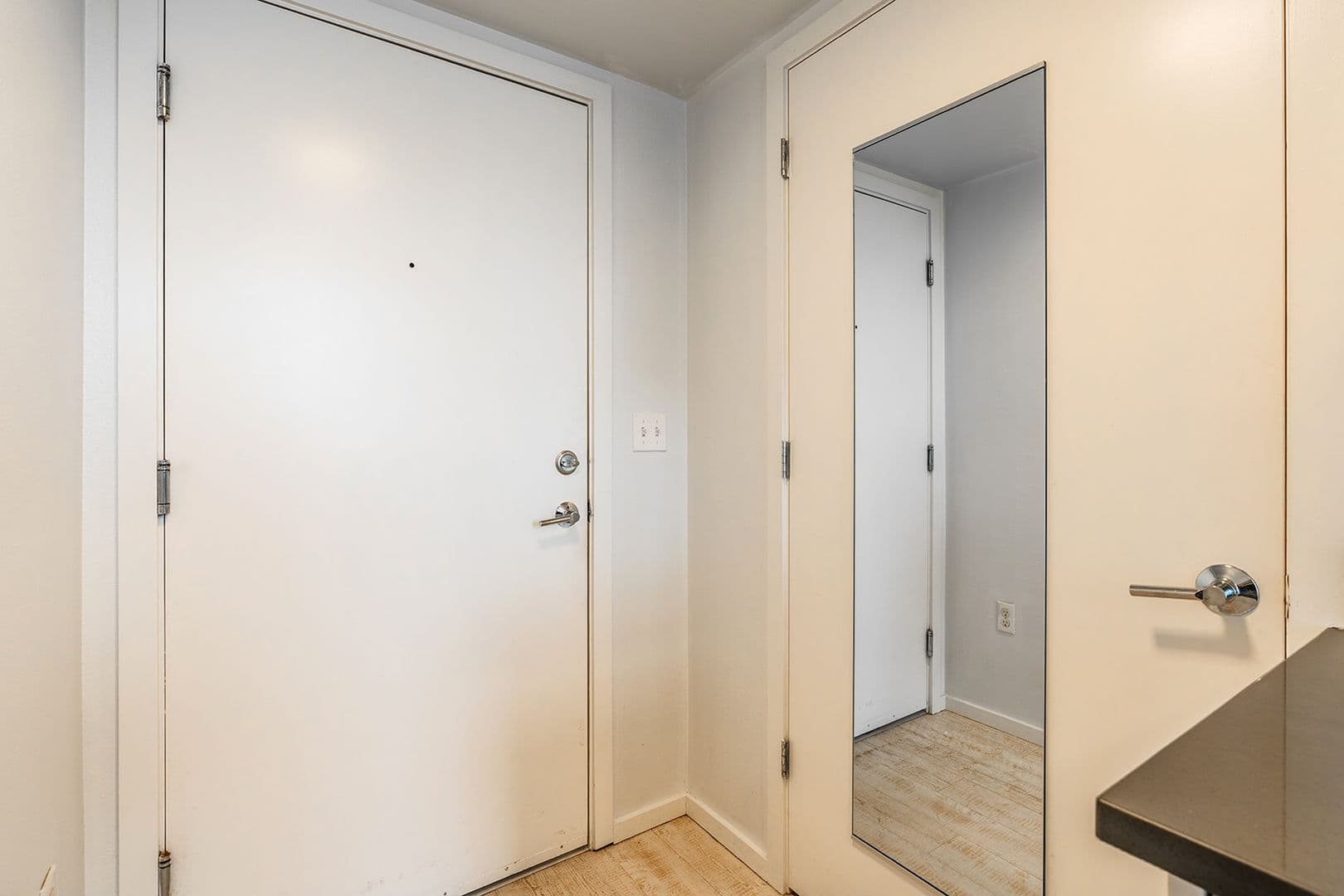 Seattle Apartment: 1806 23rd Ave
