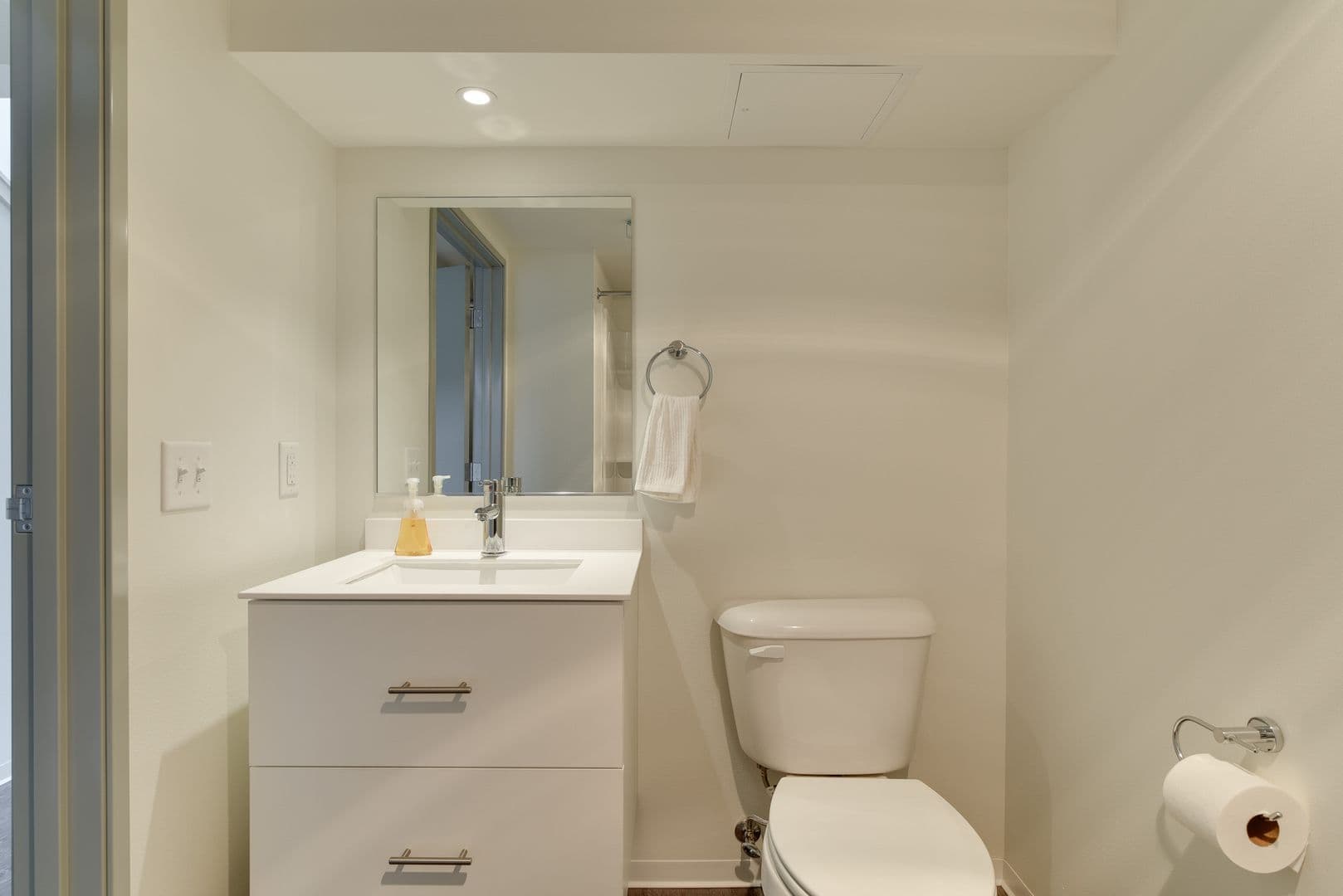 Portland Apartment: 1075 NW 16th Ave
