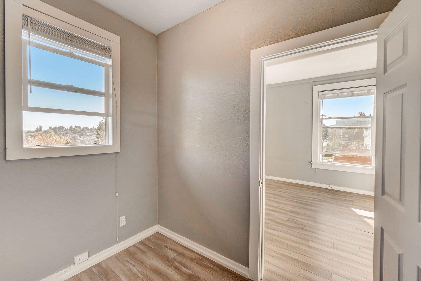 Seattle Apartment: 114 24th Ave E