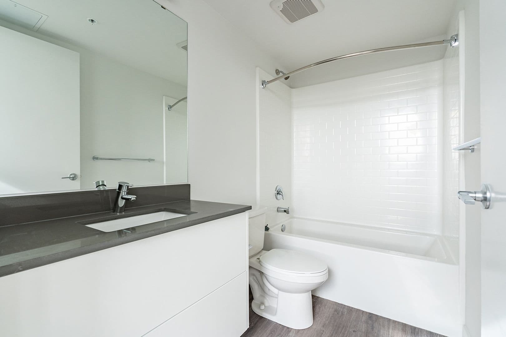 Seattle Apartment: 355 15th Ave